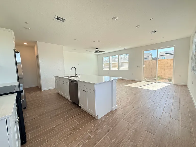 2287 N Preuss Ave — Photo 3