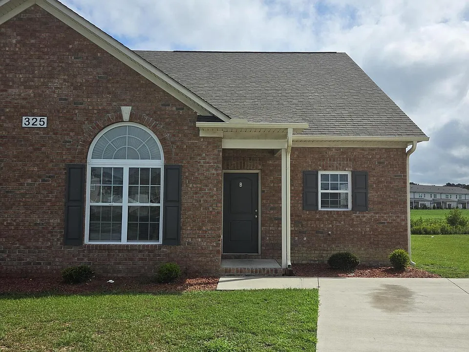 325 S Pointe Dr #B