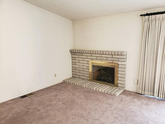 4th image of 2865 Laguna Way