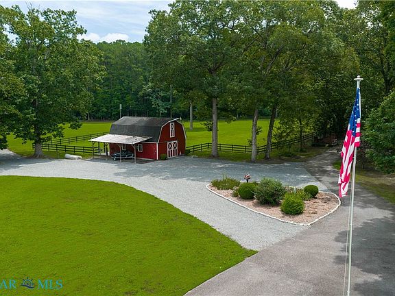 5th image of 645 Blue Barn Rd