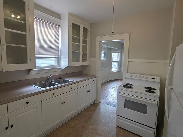 1363 Cranford Ave — Photo 2