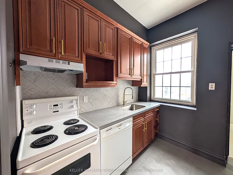35 King St #4 — Photo 20