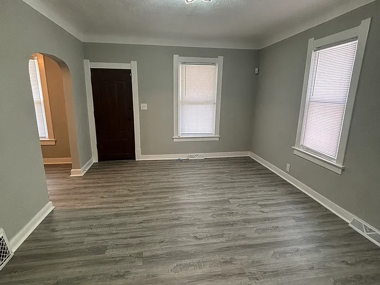 255 E Pearl St #1 — Photo 3