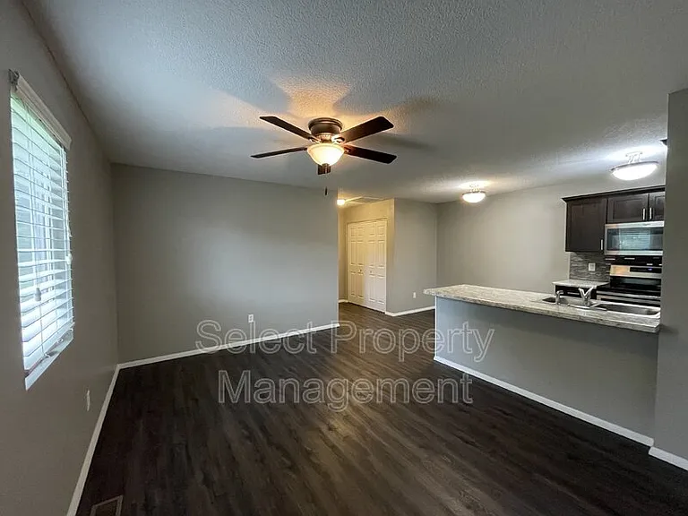 2504 Alma Ave — Photo 2