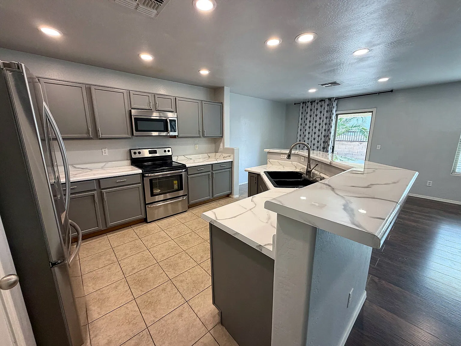 6409 W Orchid Ln — Photo 4