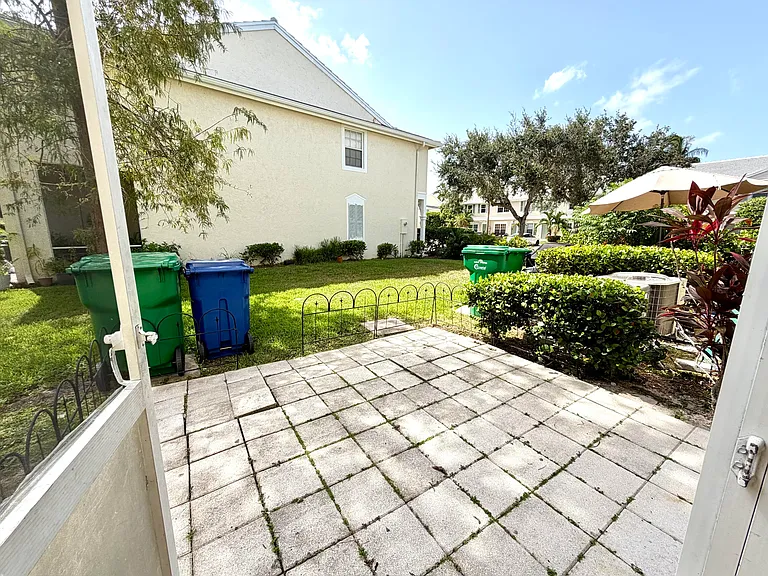 5662 NW 99th Way — Photo 13