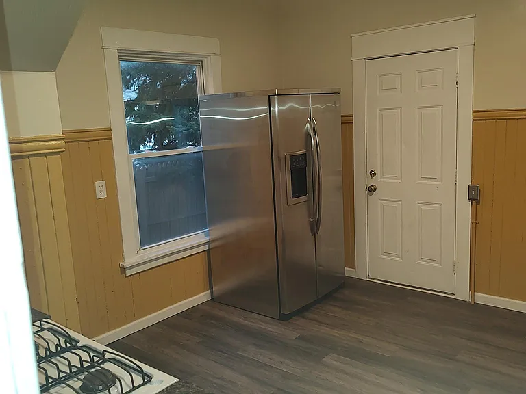 1073 Dewey Ave — Photo 16