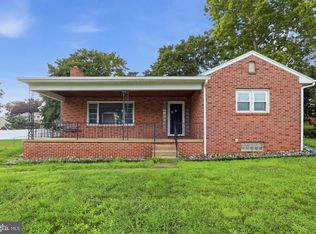 520 Woodland View Dr, York, PA 17406
