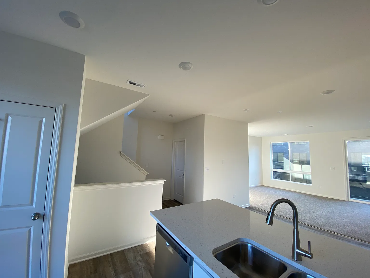 3 bed, 2.5 bath, 1732 sqft, $3,400 — Photo 3