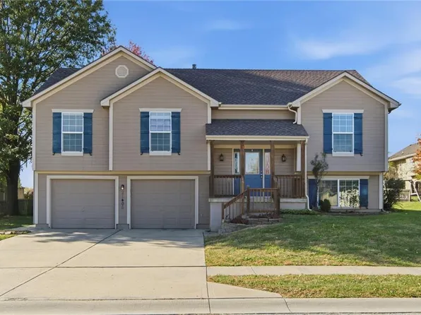 21406 Red Oak Ln, Peculiar, MO 64078