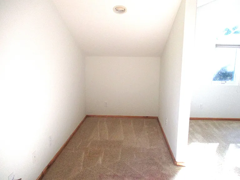 124 Downing Dr — Photo 8