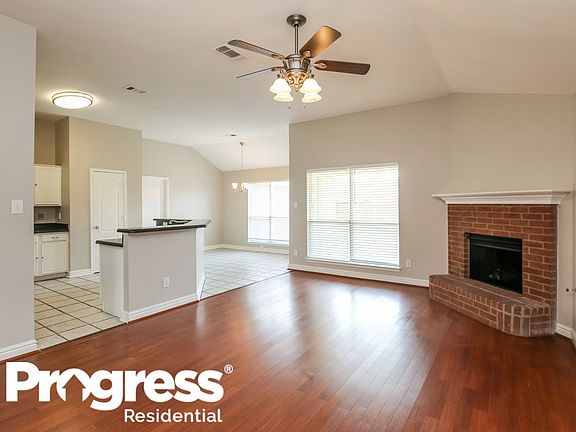 4th image of 1209 Mockingbird Ln