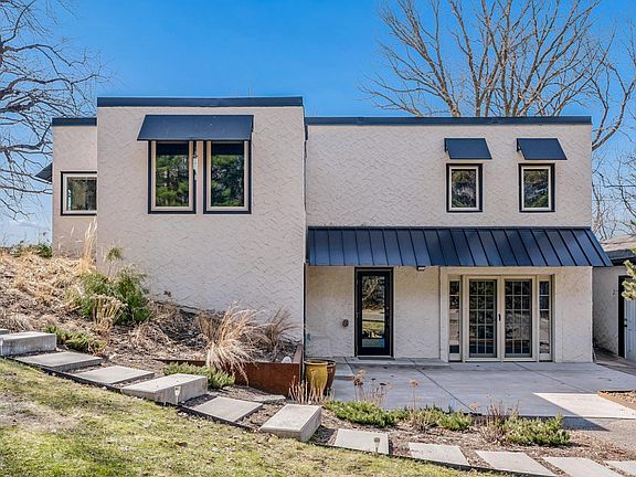 3rd image of 525 Burlington Rd