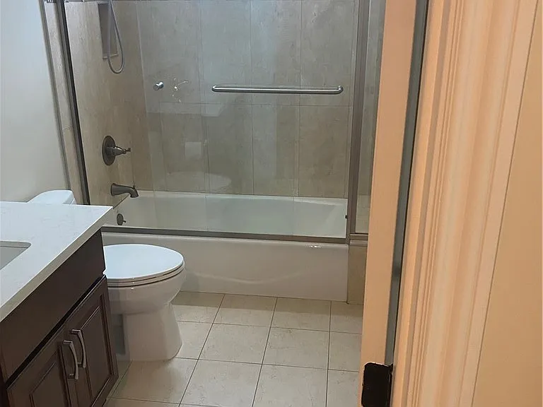 2704 W Grand Ave #B — Photo 12