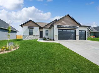 1734 Cottage Ridge Dr, Marion, IA 52302