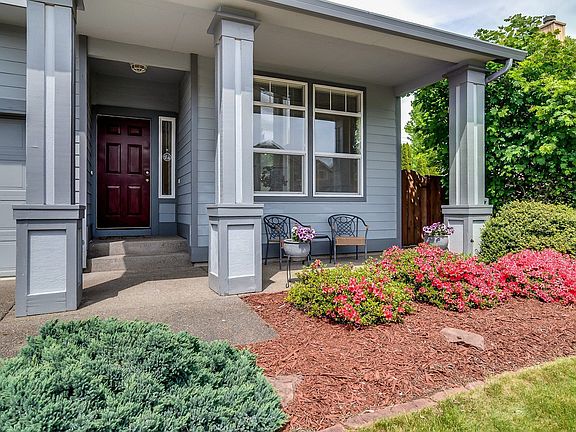 Entryway / Front Patio