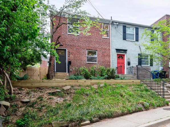2906 Landover St, Alexandria, VA 22305