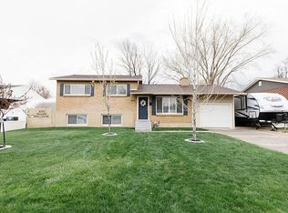 9731 S Poppy Ln, Sandy, UT 84094