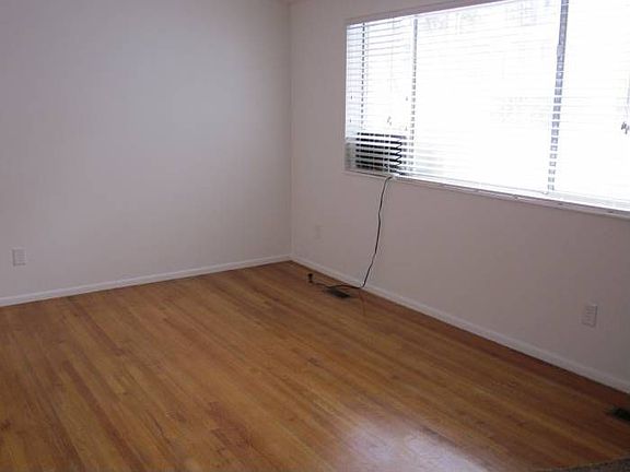 Livingroom w/ hardwoods!