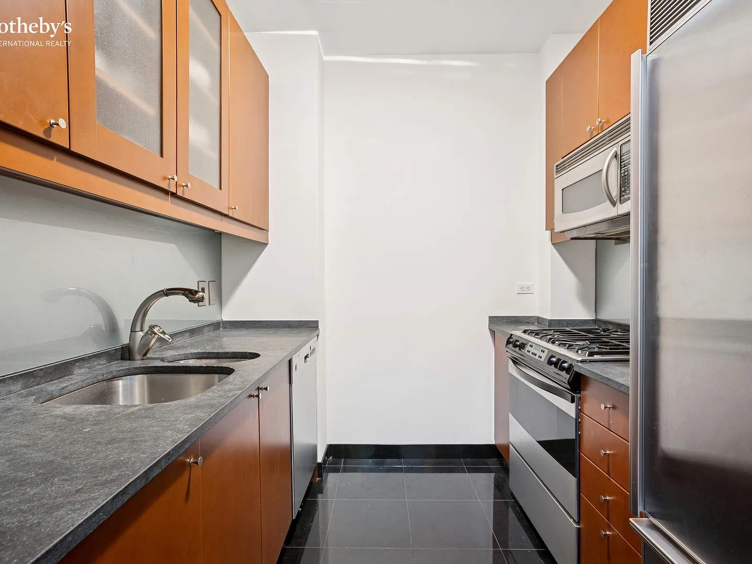 230 West 56th Street — Photo 4