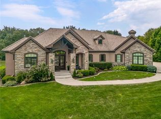 14713 Ash St, Leawood, KS 66224