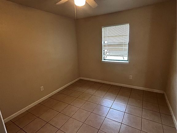 4th image of 1609 Cloverdale Ct
