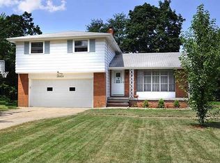 28828 Lynhaven Dr, North Olmsted, OH