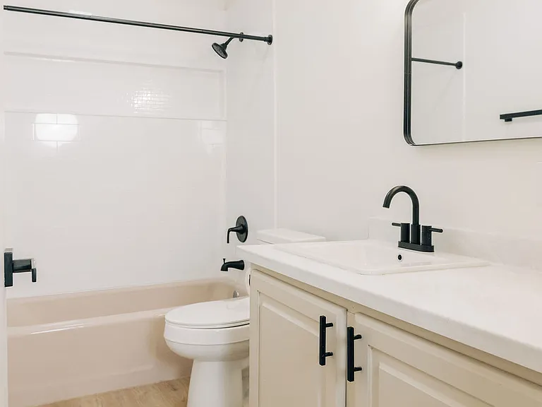 4713 N Bolton Ave — Photo 33