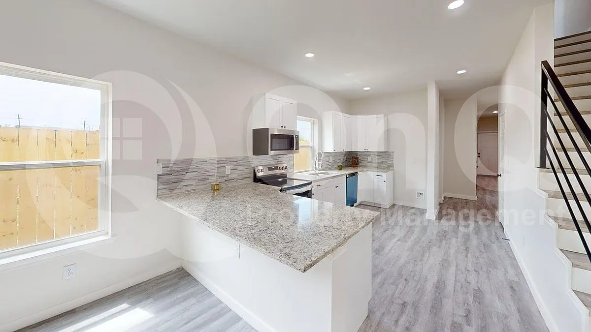 3 bed, 2.5 bath, 2000 sqft, $2,499 — Photo 4
