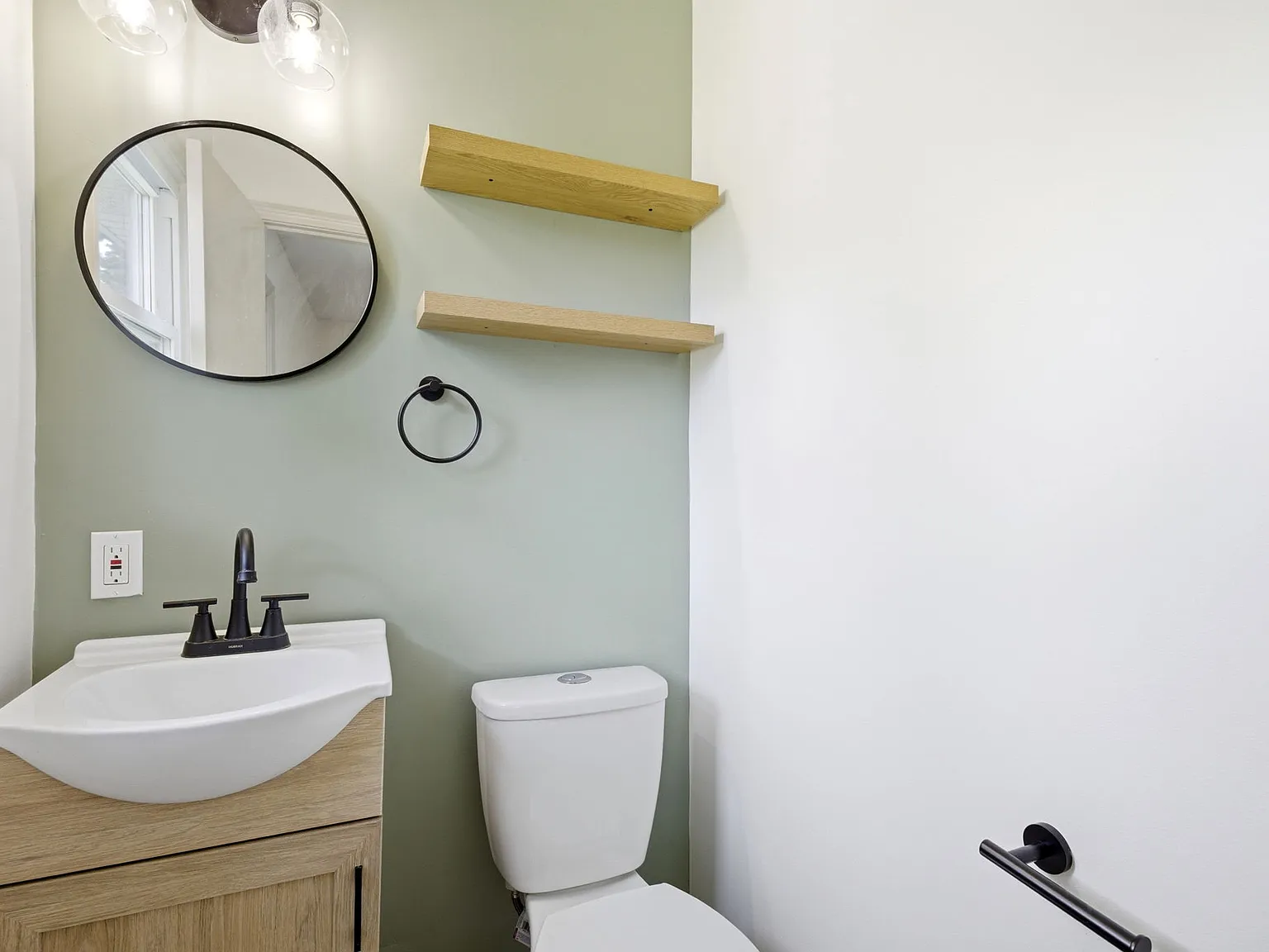 3 bed, 1.5 bath, 1054 sqft, $2,500 — Photo 3