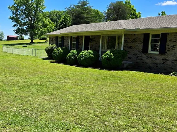 420 General Forrest Dr, Bruceton, TN 38317