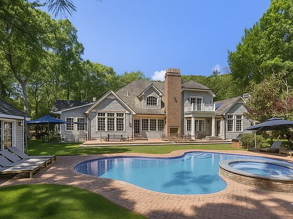 2nd image of 9 Blue Heron Way