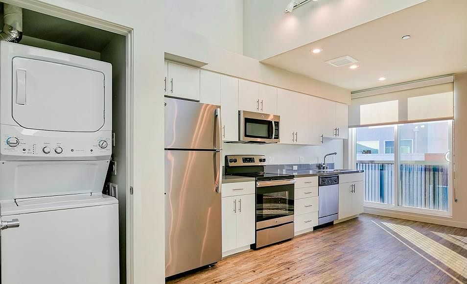 2nd image of 64 Queensberry St #7