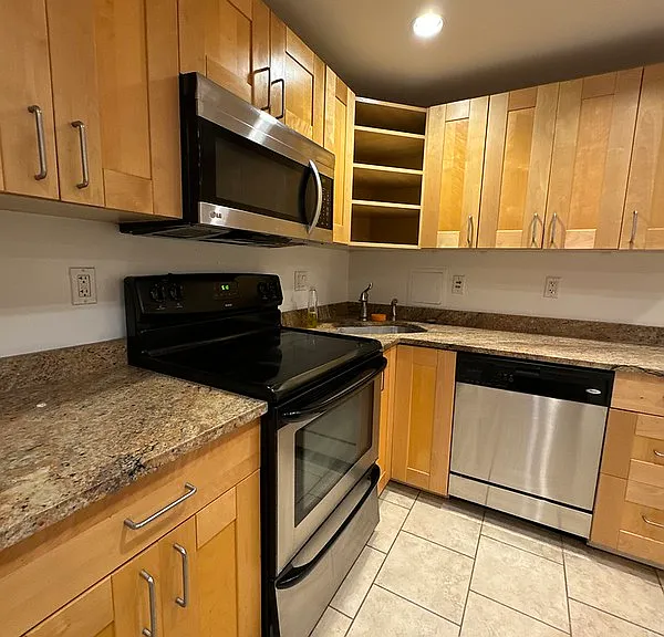 710 7th St SE #B — Photo 7