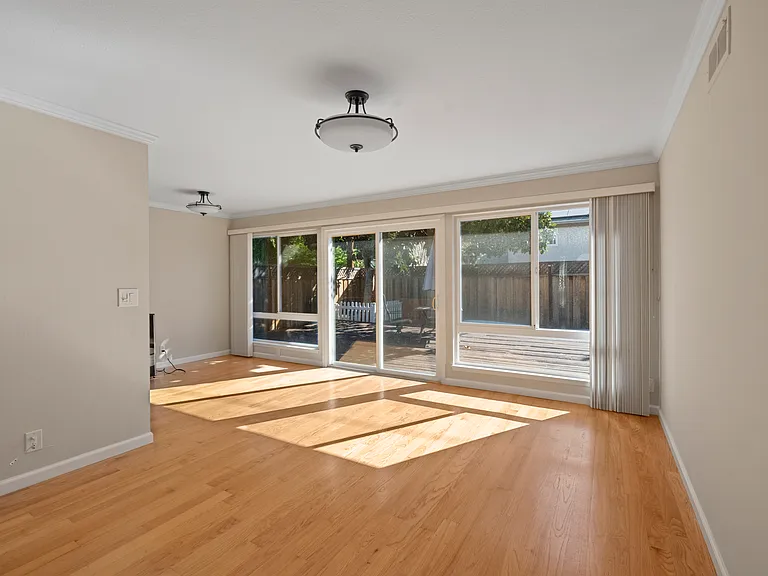880 Hollenbeck Ave — Photo 4