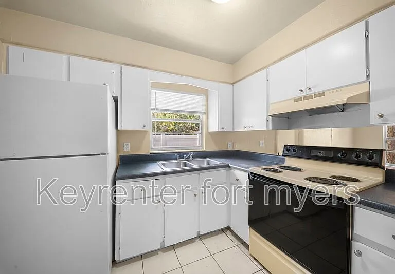 5447 10th Ave — Photo 10