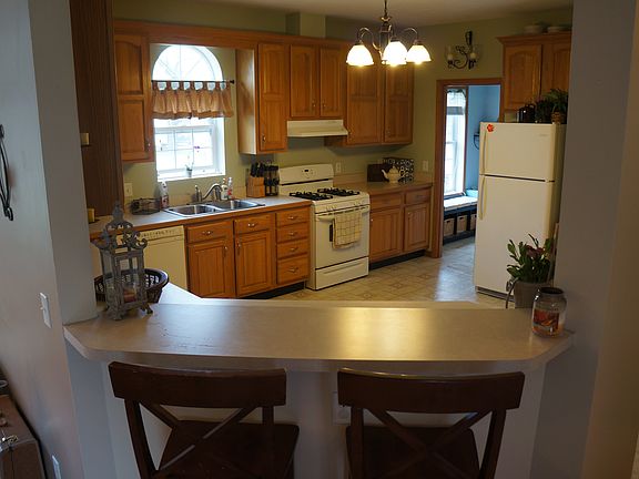 2nd image of 455 3rd Ave