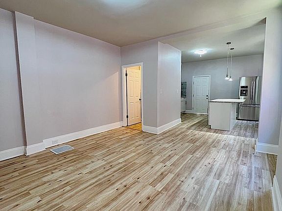 2nd image of 3926 Reisterstown Rd