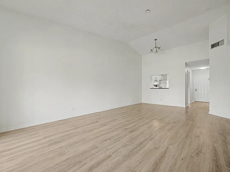 3386 Lucerne Park Dr — Photo 8