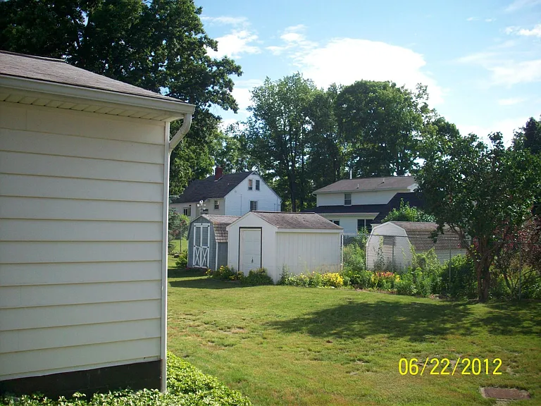 365 1st Ave — Photo 3