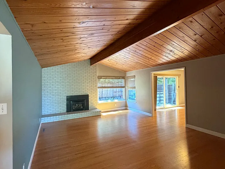 3743 Newark Dr — Photo 2