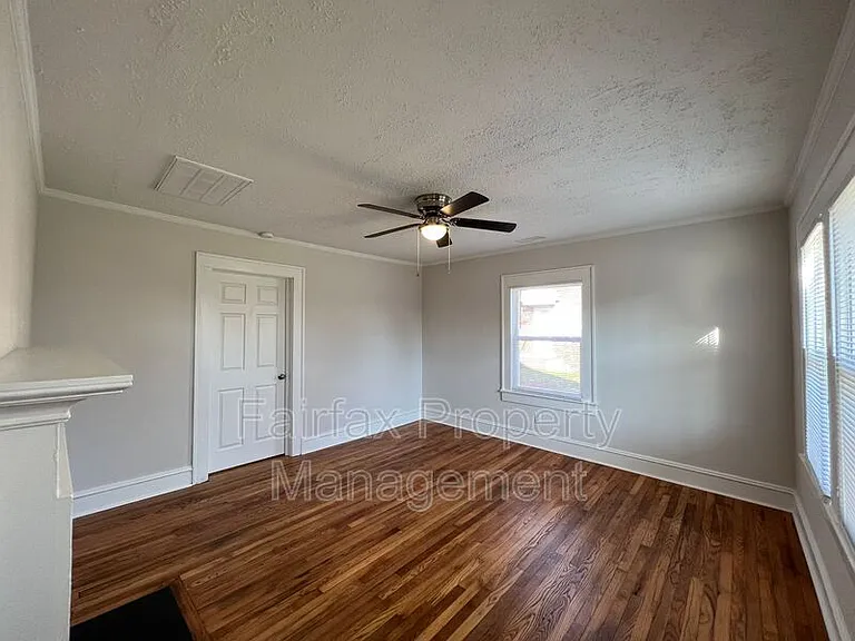 102 W Summit Ave #B — Photo 4