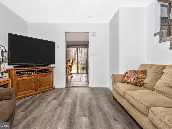 5th image of 362 Yorkshire Dr