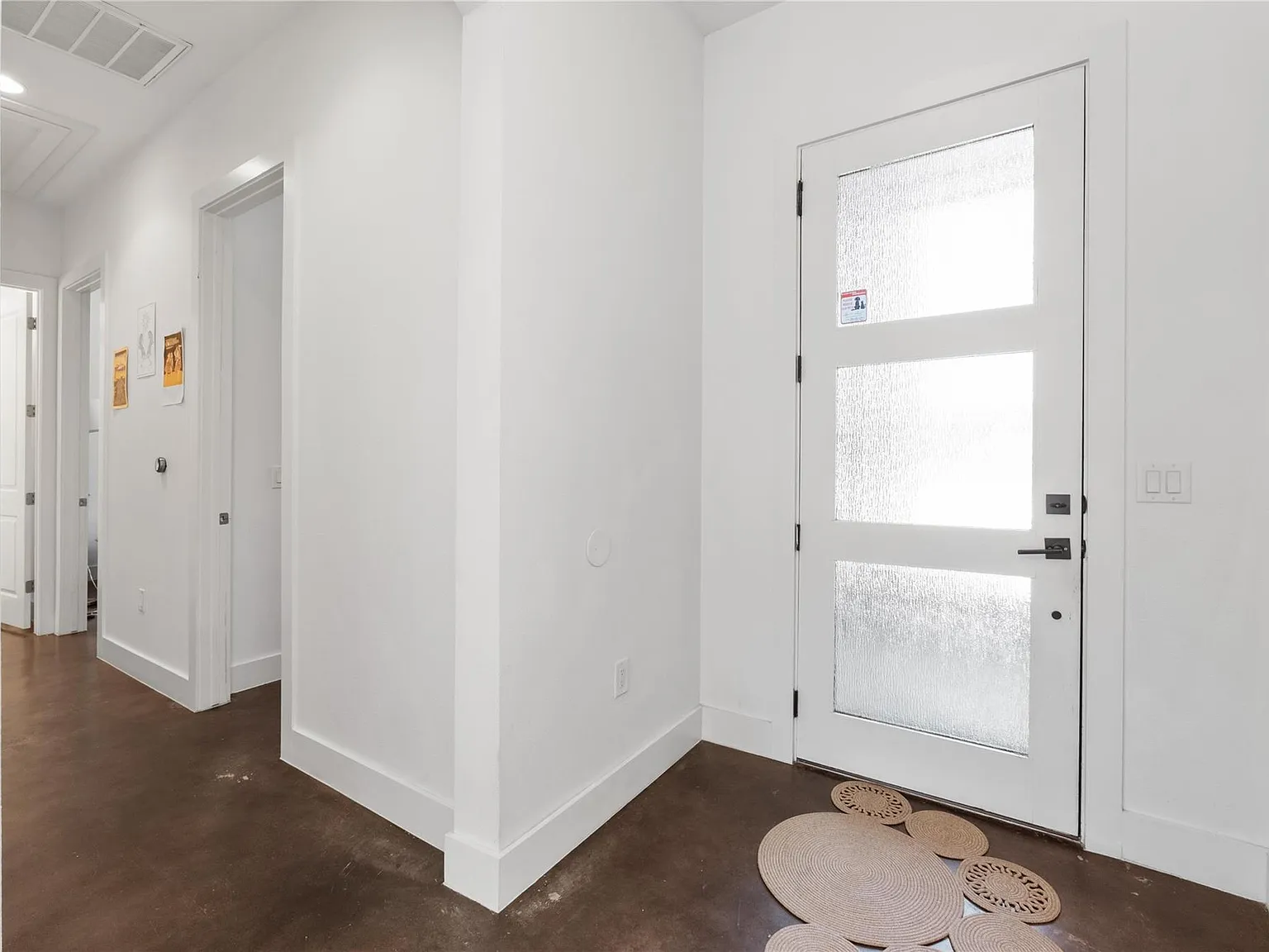 3 bed, 2.5 bath, 1909 sqft, $3,300 — Photo 2