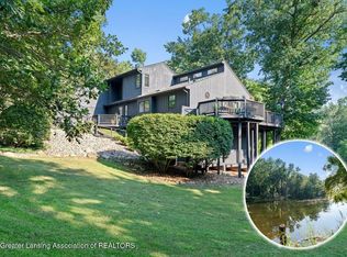 7427 Delta River Dr, Lansing, MI