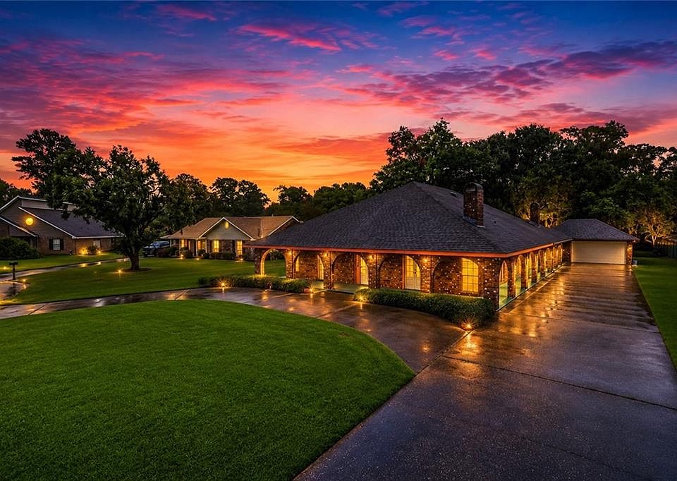 1st image of 25 Manor Ln