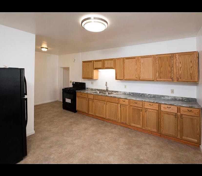 1st image of 939 Woodbridge St