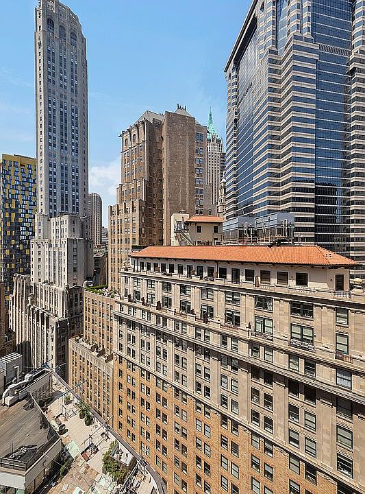 1st image of 75 Wall St APT 28I