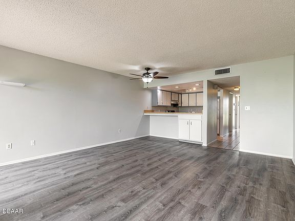 4th image of 135 Club House Blvd