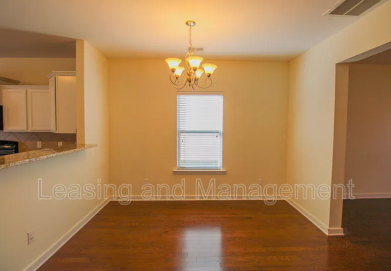 4946 Ballantine Dr — Photo 5